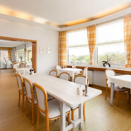فندق Haus Koebesine 22 *